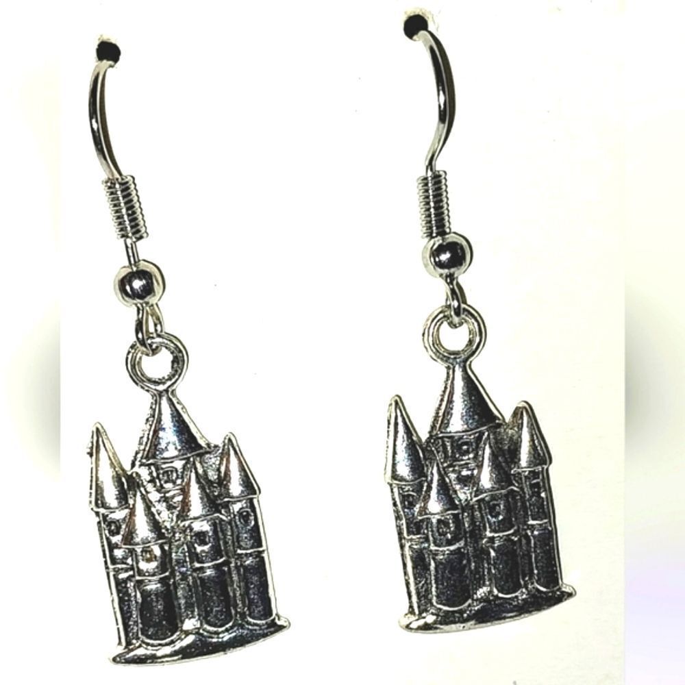 Vintage Castle Super Cute Retro Earrings - Picture 1 of 4